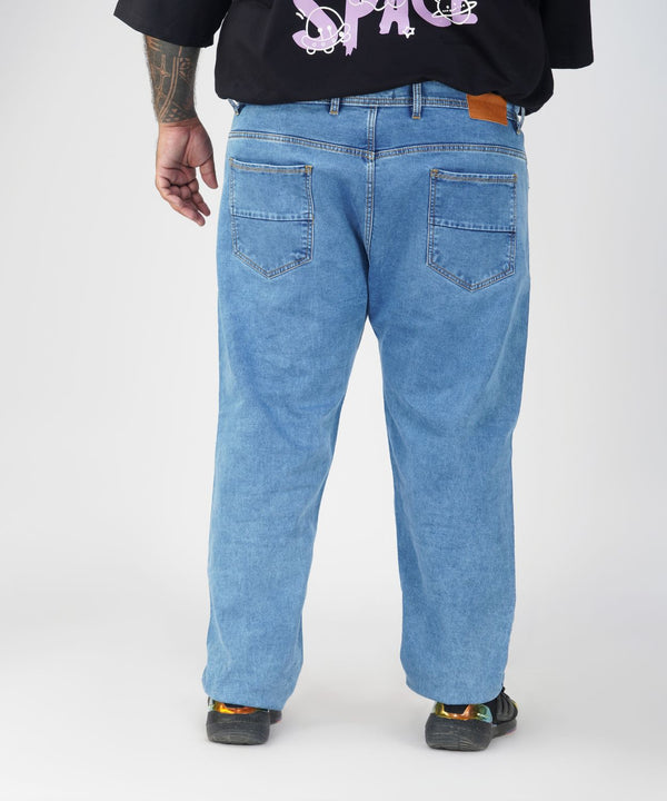 Men Blue Faded Comfort Fit Jeans in -