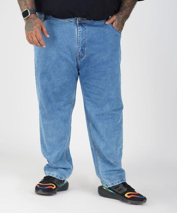 Men Blue Faded Comfort Fit Jeans in -
