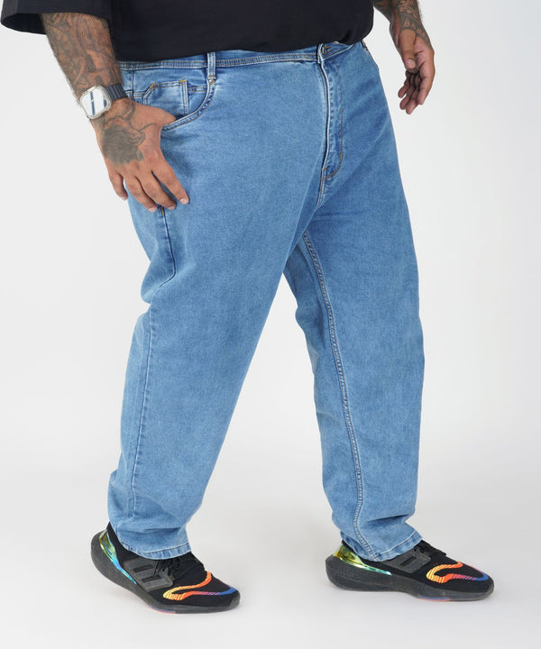 Men Blue Faded Comfort Fit Jeans in -
